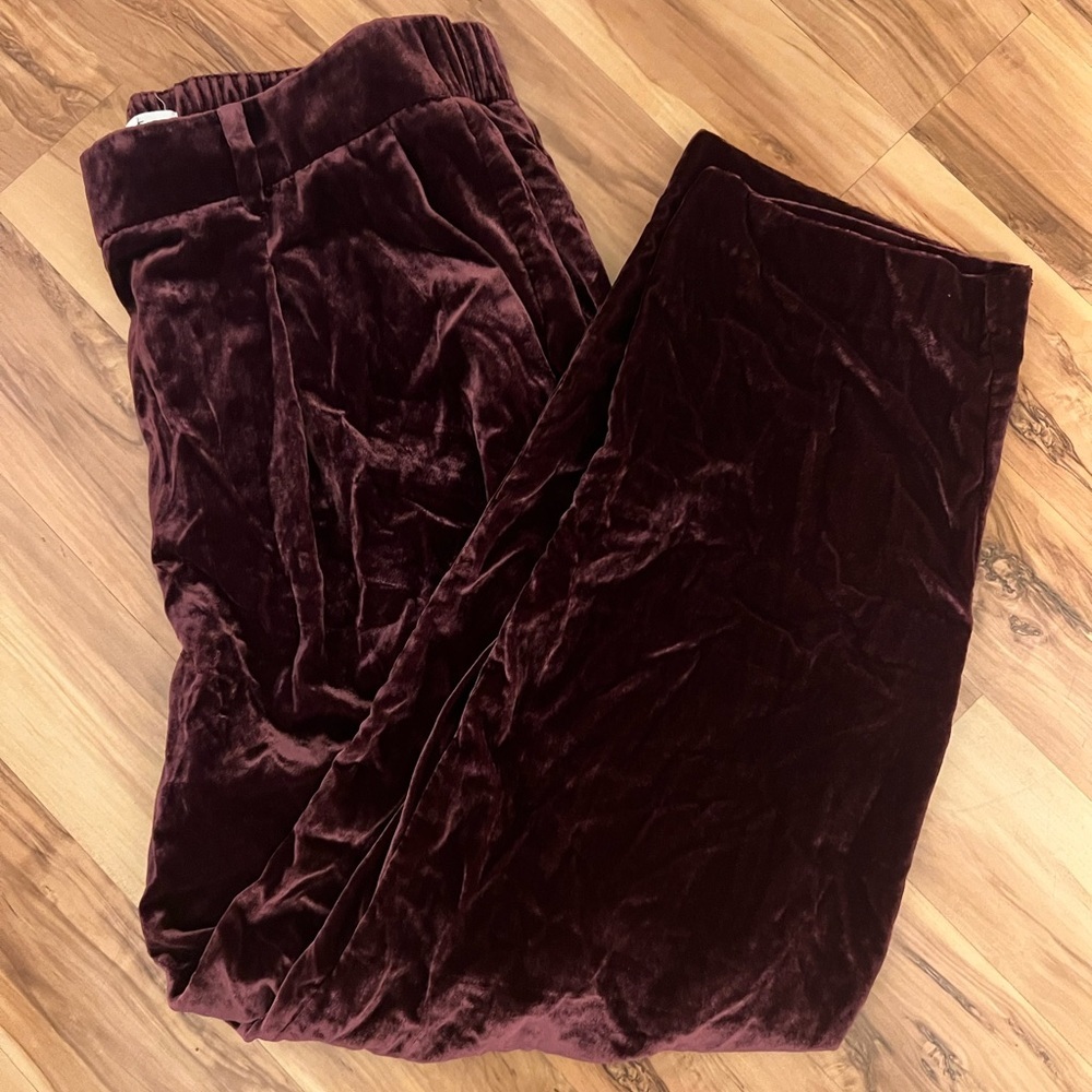Pleated Tapered Pants in Velvet
Size 12 burgundy 
Loft brand - Picture 8 of 8